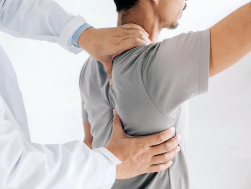 Chiropractor to treat shoulder pain